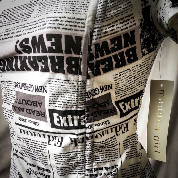 NWT 🌟 Host Pick 🌟 MADDEN GIRL NEWS PRINT CINCHED T-SHIRT DRESS - Large - Picture 4 of 6